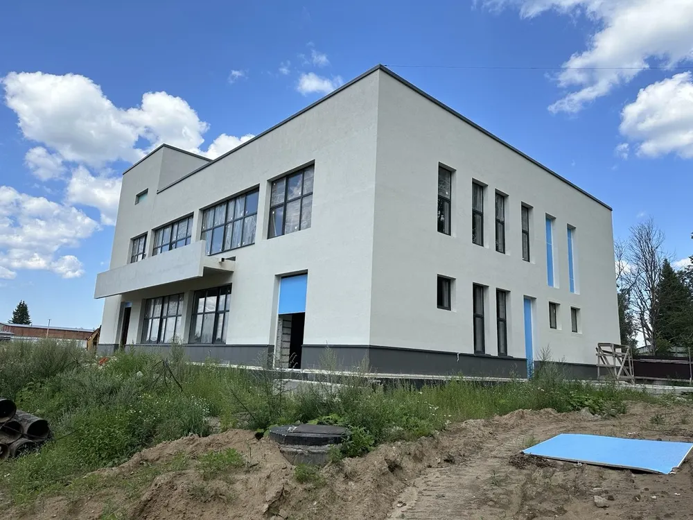 Здание школы в составе жилого комплекса